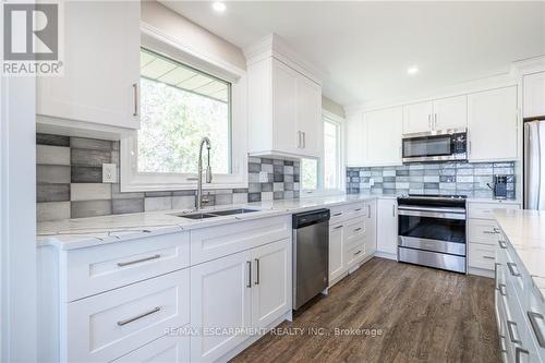 132 8Th Concession Road E, Hamilton, ON - Indoor Photo Showing Kitchen With Upgraded Kitchen