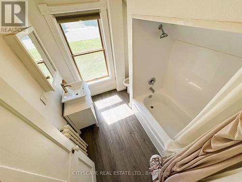 180 Carroll Street, Guelph/Eramosa (Rockwood), ON - Indoor Photo Showing Bathroom