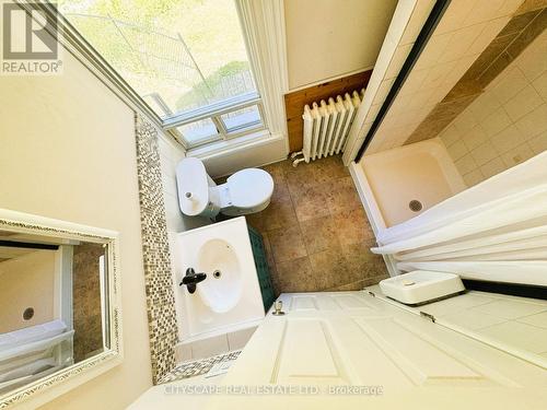 180 Carroll Street, Guelph/Eramosa, ON - Indoor Photo Showing Bathroom