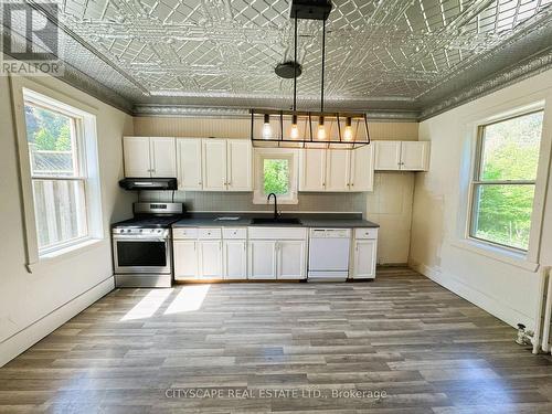 180 Carroll Street, Guelph/Eramosa, ON - Indoor Photo Showing Kitchen