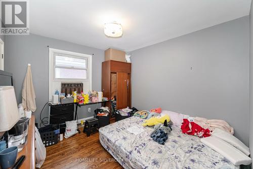 305 Mohawk Road E, Hamilton, ON - Indoor Photo Showing Bedroom