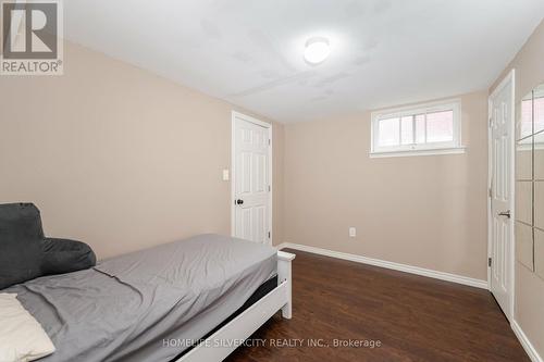 305 Mohawk Road E, Hamilton, ON - Indoor Photo Showing Bedroom