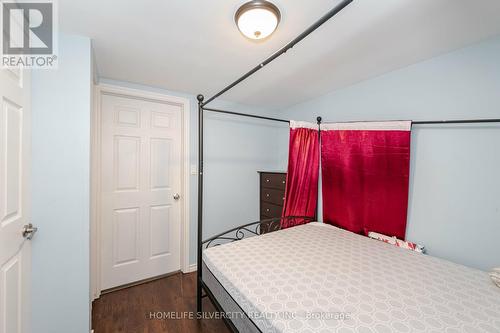 305 Mohawk Road E, Hamilton, ON - Indoor Photo Showing Bedroom