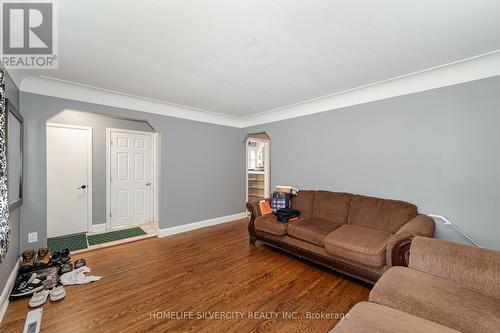 305 Mohawk Road E, Hamilton, ON - Indoor Photo Showing Living Room