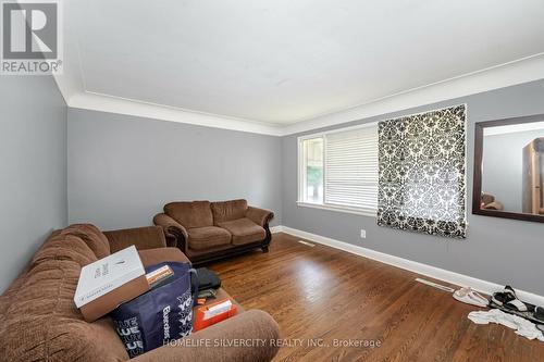 305 Mohawk Road E, Hamilton, ON - Indoor Photo Showing Living Room