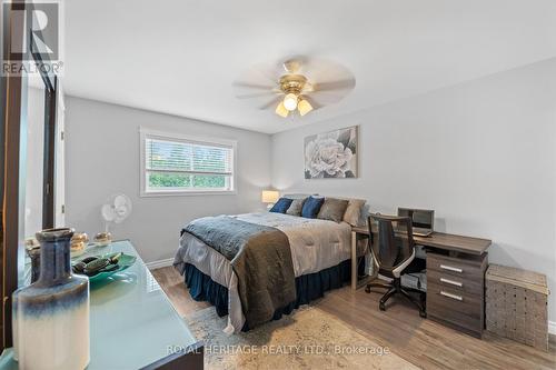 131 1/2 King Street W, Kawartha Lakes, ON - Indoor Photo Showing Bedroom