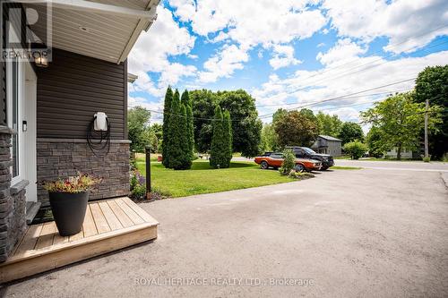 131 1/2 King Street W, Kawartha Lakes, ON - Outdoor