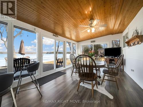 6185 Rama Dalton Boundary Road, Kawartha Lakes, ON - Indoor Photo Showing Dining Room