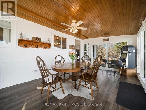 6185 Rama Dalton Boundary Road, Kawartha Lakes, ON - Indoor Photo Showing Dining Room