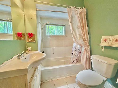 Bathroom - 209 Ch. Duhamel, Pincourt, QC - Indoor Photo Showing Bathroom