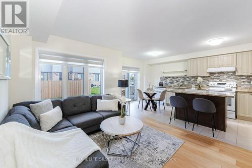 69 Bedrock Drive, Hamilton, ON - Indoor Photo Showing Living Room