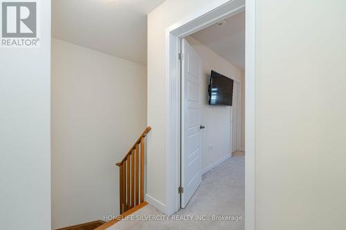 69 Bedrock Drive, Hamilton, ON - Indoor Photo Showing Other Room