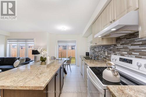 69 Bedrock Drive, Hamilton, ON - Indoor Photo Showing Kitchen With Upgraded Kitchen