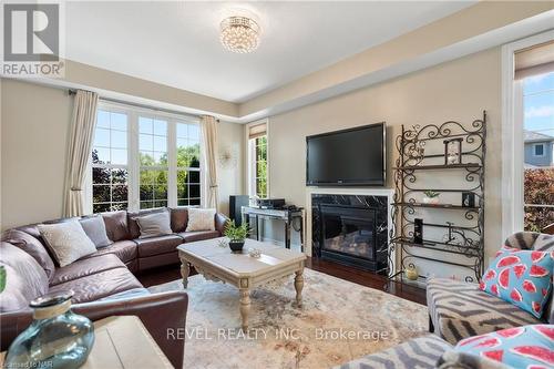 6500 St Michael Avenue, Niagara Falls, ON - Indoor Photo Showing Living Room With Fireplace