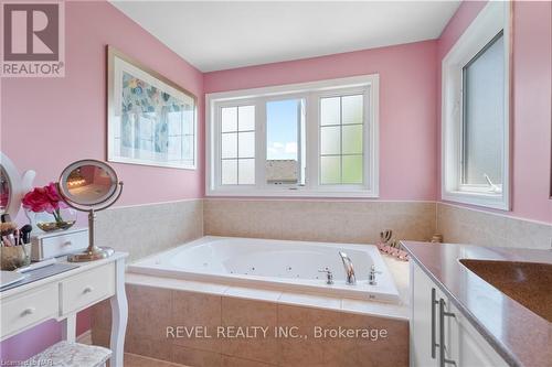 6500 St Michael Avenue, Niagara Falls, ON - Indoor Photo Showing Bathroom