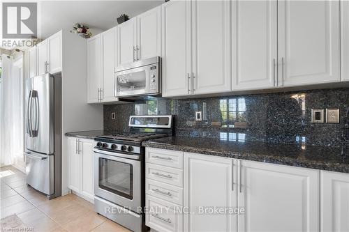 6500 St Michael Avenue, Niagara Falls, ON - Indoor Photo Showing Kitchen With Stainless Steel Kitchen With Upgraded Kitchen