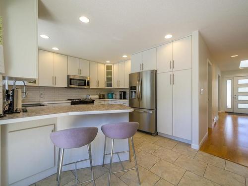 2617 Sunset Drive, Kamloops, BC - Indoor Photo Showing Kitchen With Upgraded Kitchen