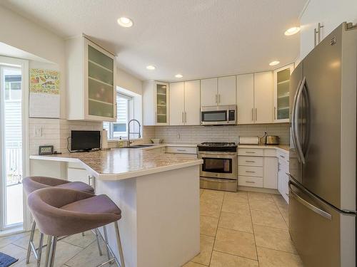 2617 Sunset Drive, Kamloops, BC - Indoor Photo Showing Kitchen With Double Sink With Upgraded Kitchen