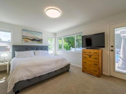 2617 Sunset Drive, Kamloops, BC - Indoor Photo Showing Bedroom