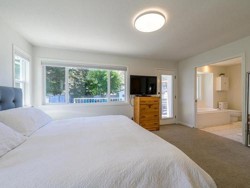 2617 Sunset Drive, Kamloops, BC - Indoor Photo Showing Bedroom