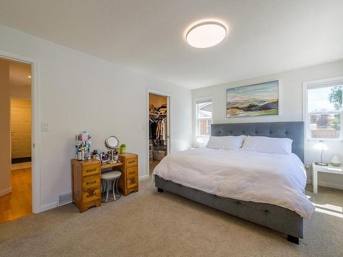 2617 Sunset Drive, Kamloops, BC - Indoor Photo Showing Bedroom