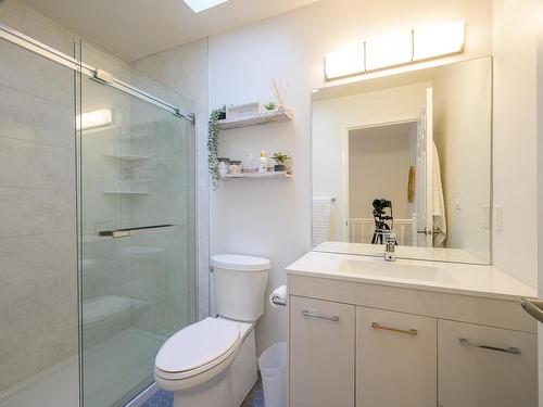 2617 Sunset Drive, Kamloops, BC - Indoor Photo Showing Bathroom