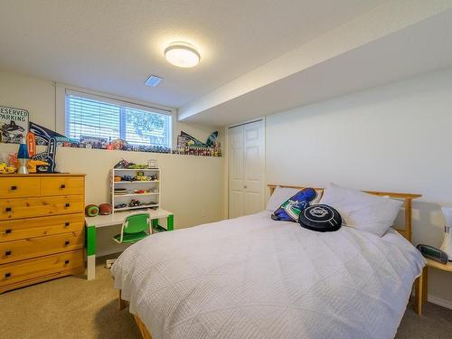 2617 Sunset Drive, Kamloops, BC - Indoor Photo Showing Bedroom