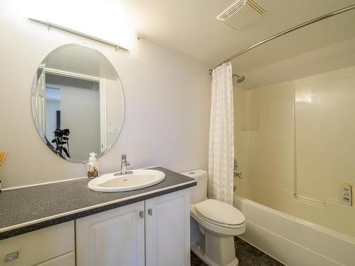 2617 Sunset Drive, Kamloops, BC - Indoor Photo Showing Bathroom