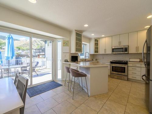 2617 Sunset Drive, Kamloops, BC - Indoor Photo Showing Kitchen