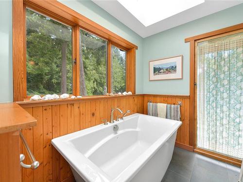 625 Fernhill Rd, Mayne Island, BC 