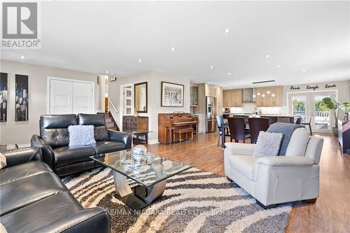 287 Tanbark Road, Niagara-On-The-Lake, ON - Indoor Photo Showing Living Room