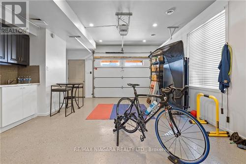 287 Tanbark Road, Niagara-On-The-Lake, ON - Indoor Photo Showing Garage