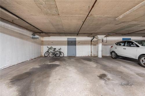 5475 Lakshore Road|Unit #89, Burlington, ON - Indoor Photo Showing Garage