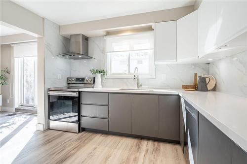 5475 Lakshore Road|Unit #89, Burlington, ON - Indoor Photo Showing Kitchen With Upgraded Kitchen