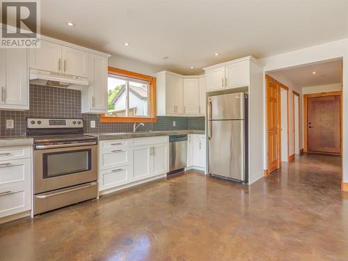 465 Ritchie Avenue, Naramata, BC - Indoor Photo Showing Kitchen