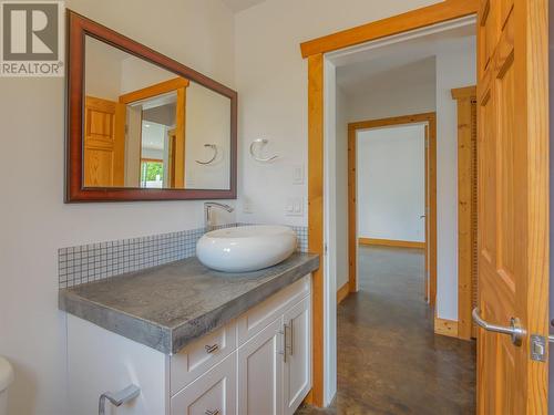 465 Ritchie Avenue, Naramata, BC - Indoor Photo Showing Bathroom