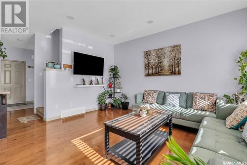 118 Mcbeth Crescent, Saskatoon, SK - Indoor Photo Showing Living Room