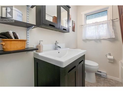 156 Ritchie Avenue, Naramata, BC - Indoor Photo Showing Bathroom