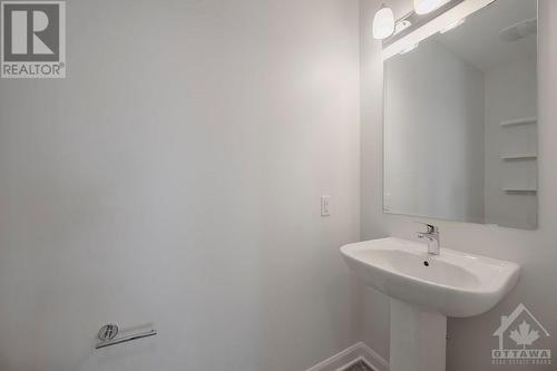 1056 Kilbirnie Drive, Ottawa, ON - Indoor Photo Showing Bathroom