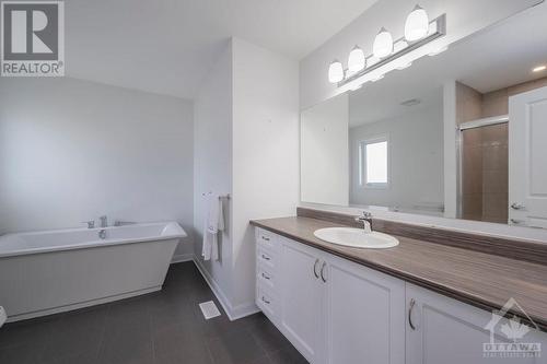 1056 Kilbirnie Drive, Ottawa, ON - Indoor Photo Showing Bathroom