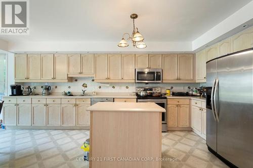 126 St Bees Court, London, ON - Indoor Photo Showing Kitchen
