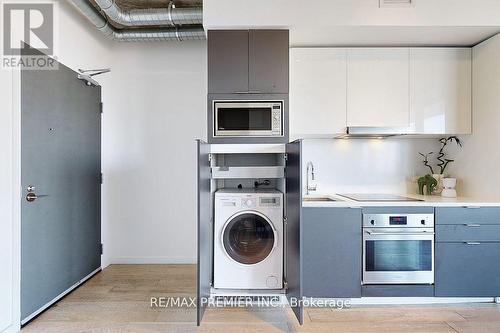 2405 - 170 Bayview Avenue, Toronto, ON - Indoor Photo Showing Laundry Room