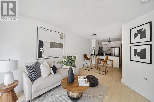 815 - 18 Yonge Street, Toronto, ON - Indoor Photo Showing Living Room