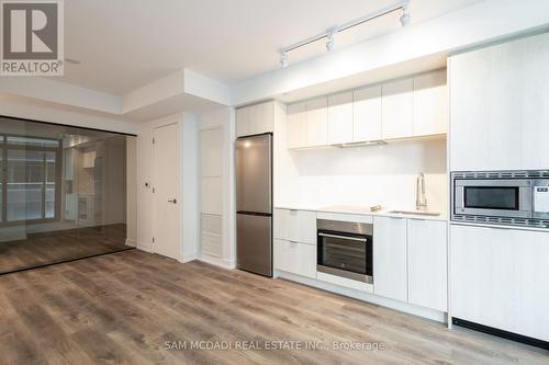 1015 - 1 Jarvis Street, Hamilton, ON - Indoor Photo Showing Kitchen