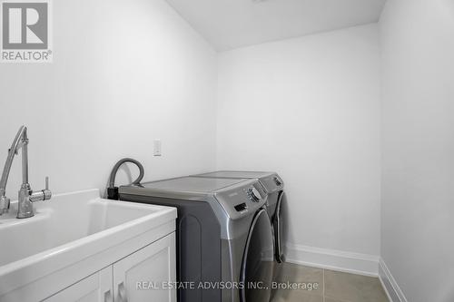 69 Fenwood Heights, Toronto, ON - Indoor Photo Showing Laundry Room
