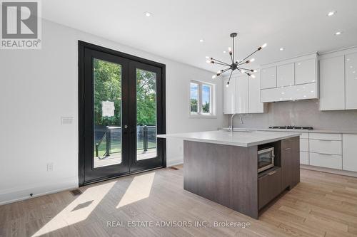 69 Fenwood Heights, Toronto, ON - Indoor Photo Showing Kitchen With Upgraded Kitchen