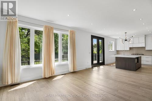 69 Fenwood Heights, Toronto, ON - Indoor Photo Showing Kitchen