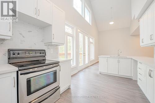 3940 Alcina Avenue, Innisfil, ON - Indoor Photo Showing Kitchen