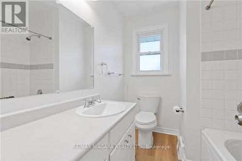 24 Franklin Boulevard, St. Catharines, ON - Indoor Photo Showing Bathroom