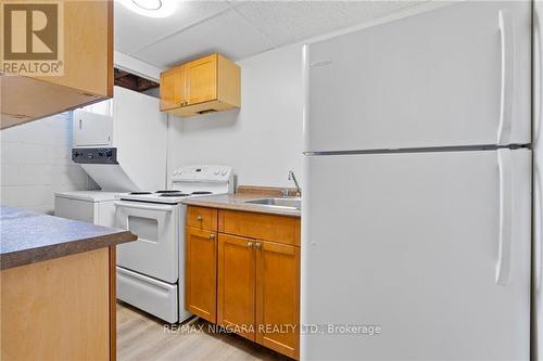 24 Franklin Boulevard, St. Catharines, ON - Indoor Photo Showing Kitchen